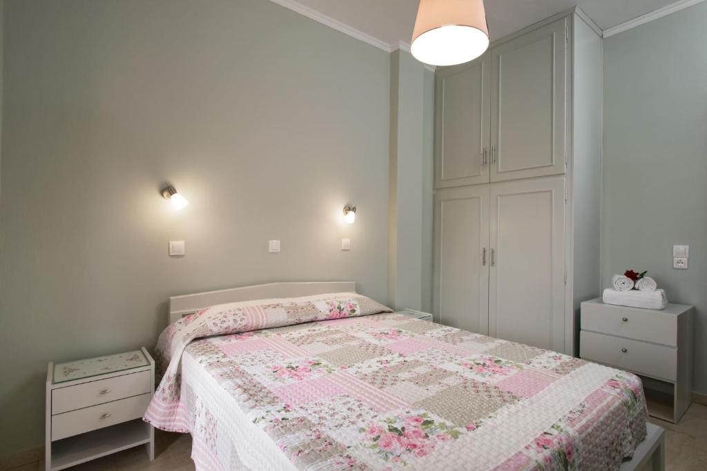 Postel nebo postele na pokoji v ubytování Eleni Apartments