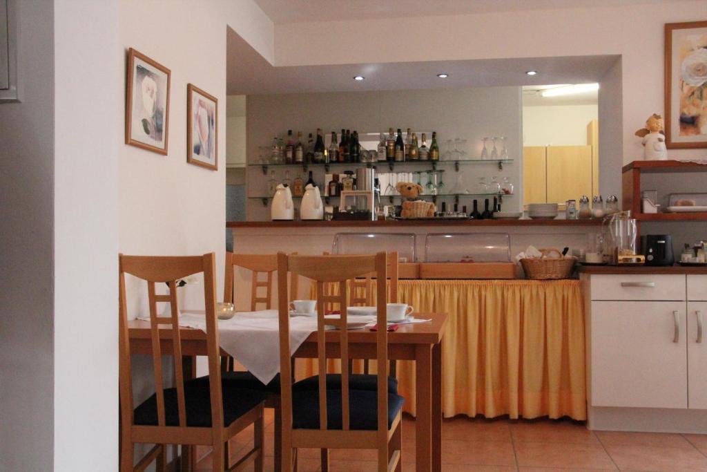 Kuchyň nebo kuchyňský kout v ubytování Hotel Deisterblick