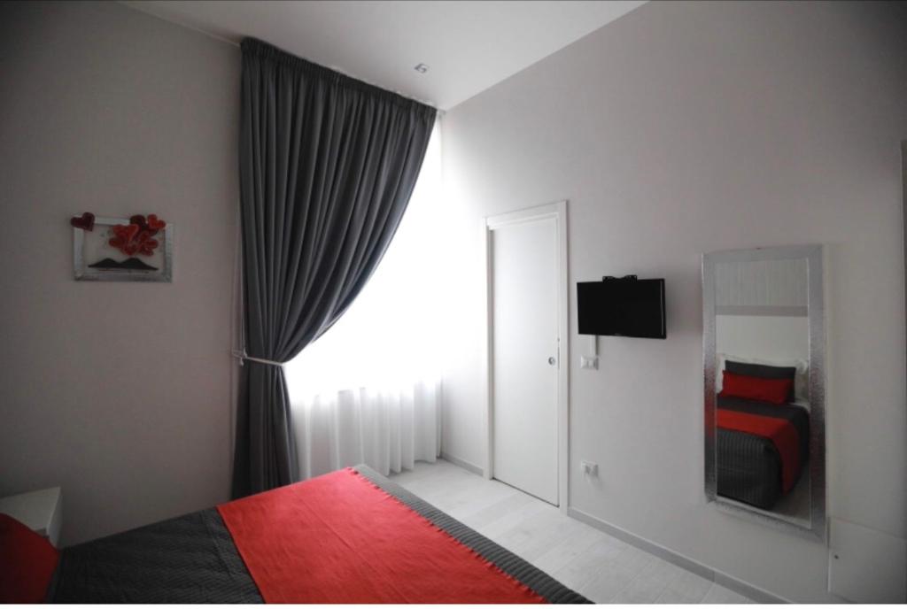 Łóżko lub łóżka w pokoju w obiekcie Chiaia Guest House