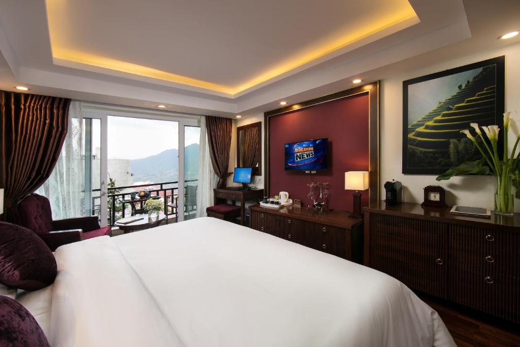 Postel nebo postele na pokoji v ubytování Sapa Horizon Hotel