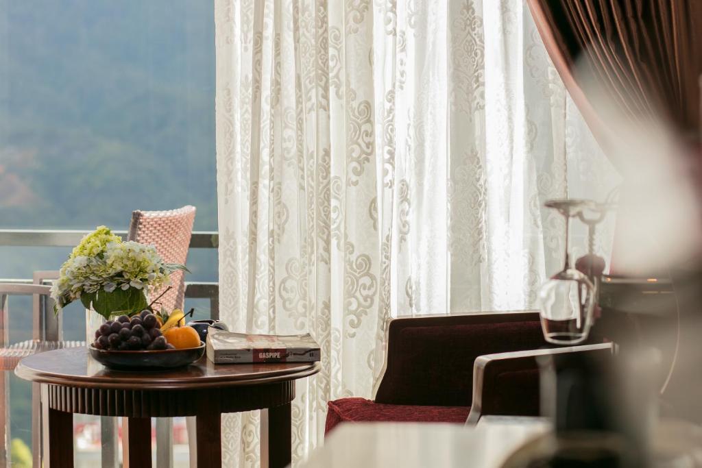 Nespecifikovaný výhled na hory nebo výhled na hory při pohledu z hotelu