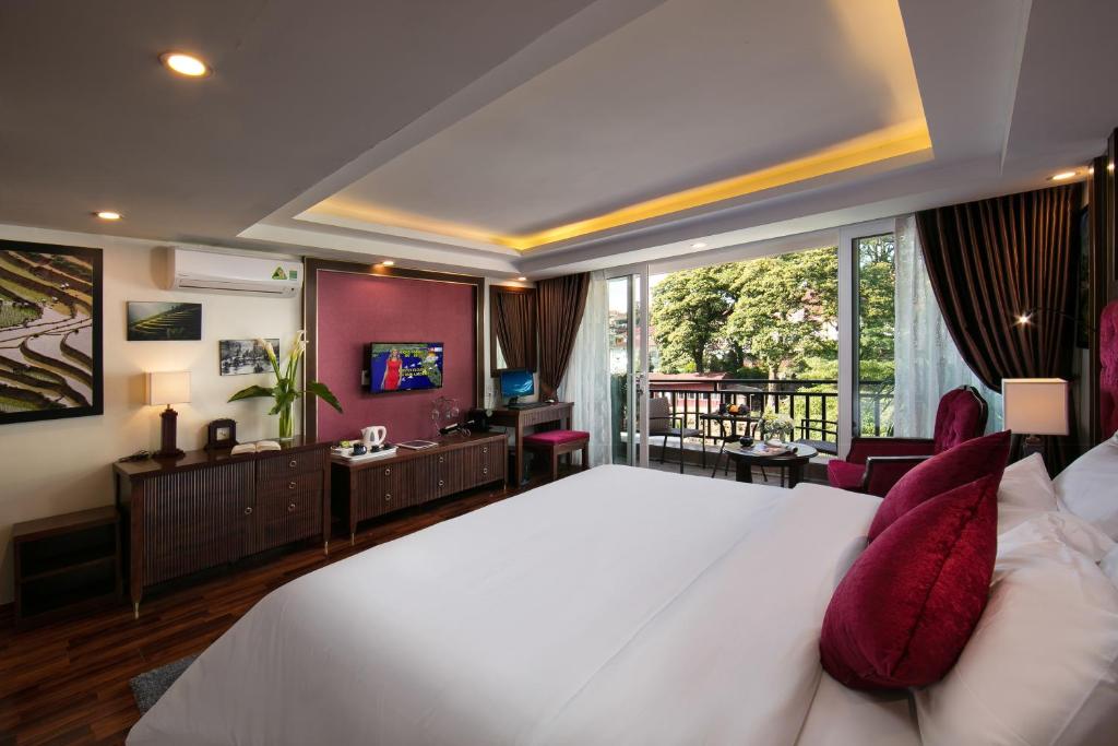 Postel nebo postele na pokoji v ubytování Sapa Horizon Hotel