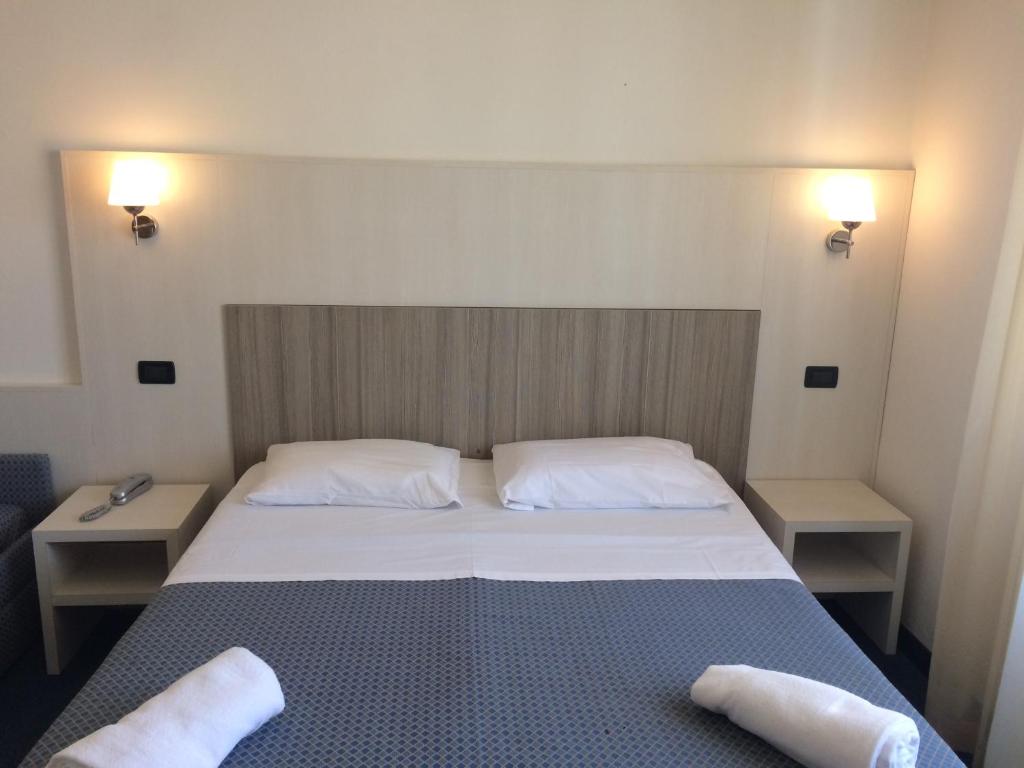 Postel nebo postele na pokoji v ubytování Hotel Perla Del Mare