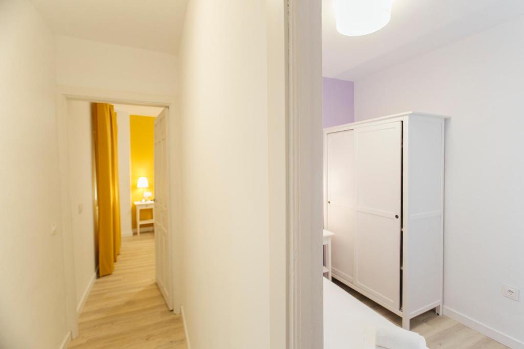 Kuchnia lub aneks kuchenny w obiekcie Colorful and diaphanous- 3Bd 1Bth - Peral