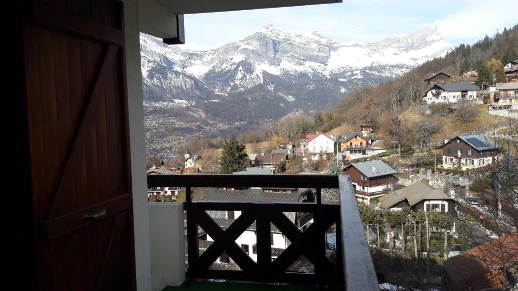 a balcony with a view of a snowy mountain at Appartement 4 pers Saint Gervais les Bains in Saint-Gervais-les-Bains