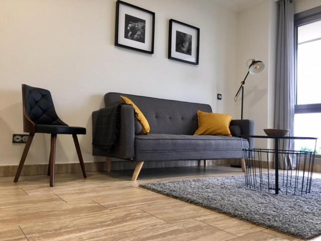 A seating area at Residencial Playa Poniente