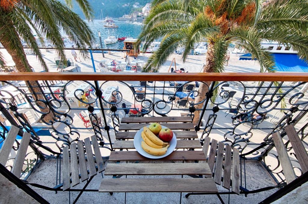 Balkón nebo terasa v ubytování Seafront rooms Koluna