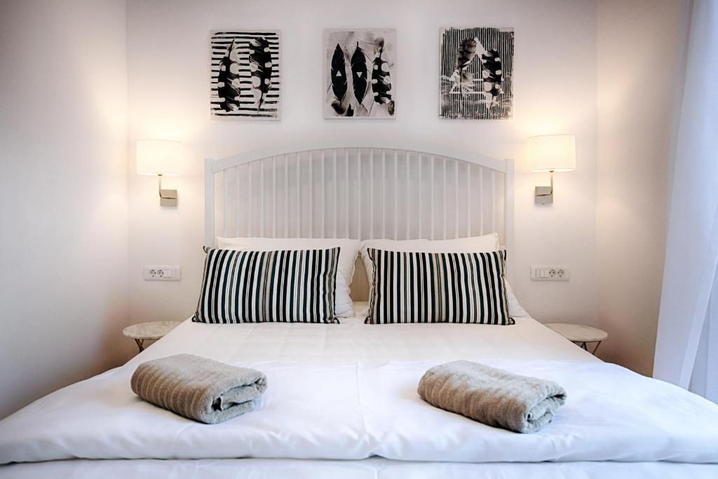 Postel nebo postele na pokoji v ubytování Seafront rooms Koluna