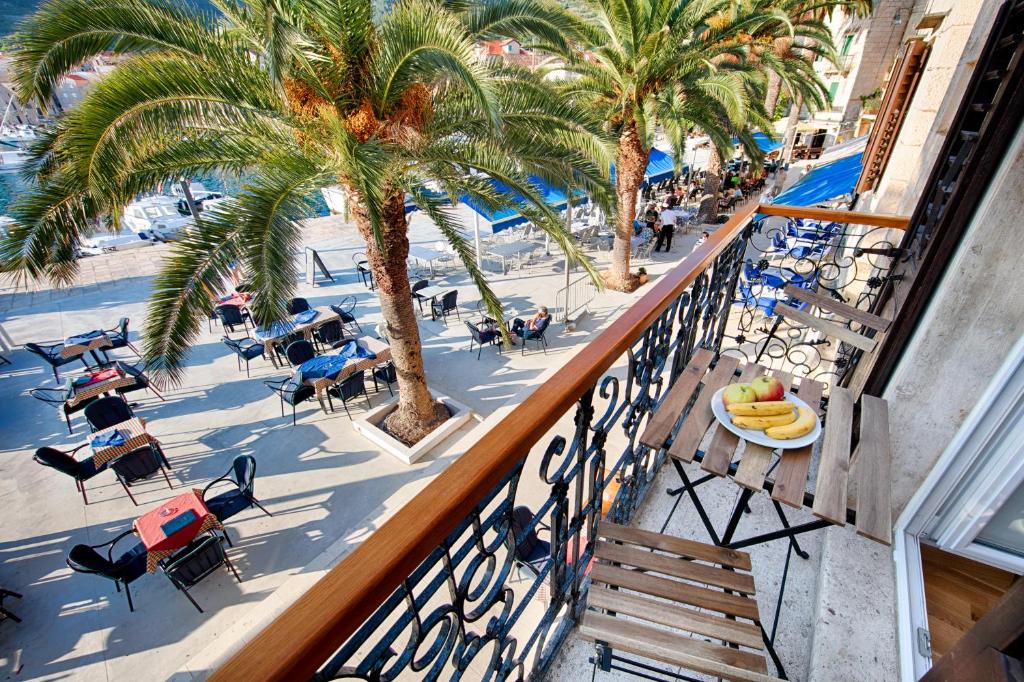 Balkón nebo terasa v ubytování Seafront rooms Koluna