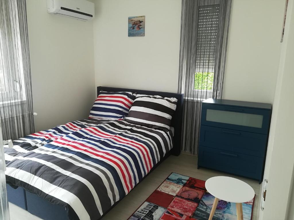 Posteľ alebo postele v izbe v ubytovaní Balatinus Apartmanház