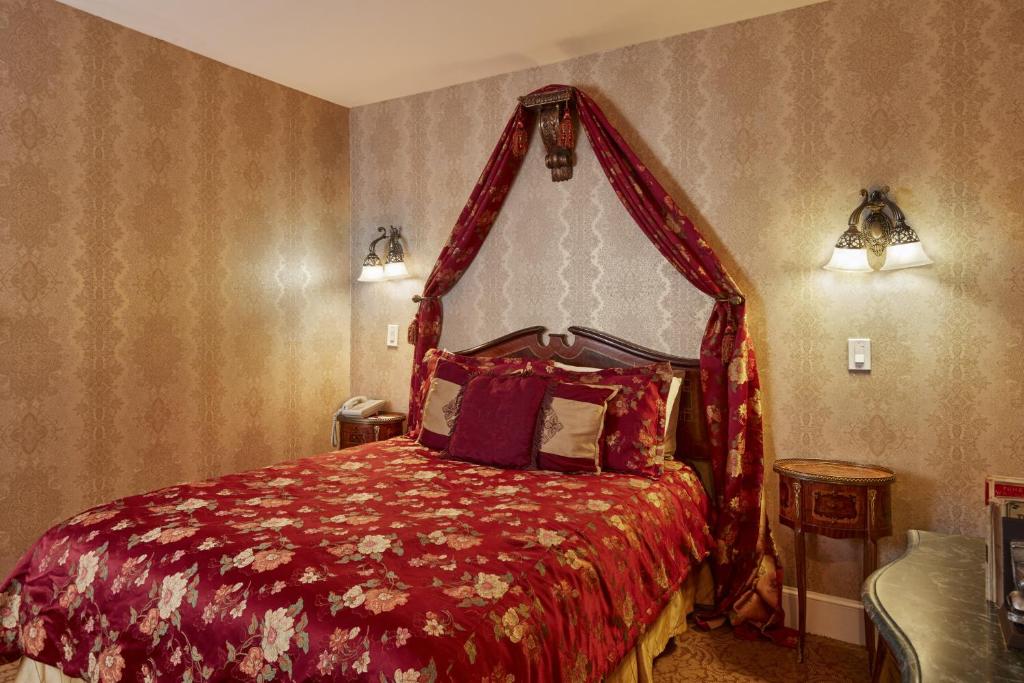 Queen Anne - Royal Family Suite