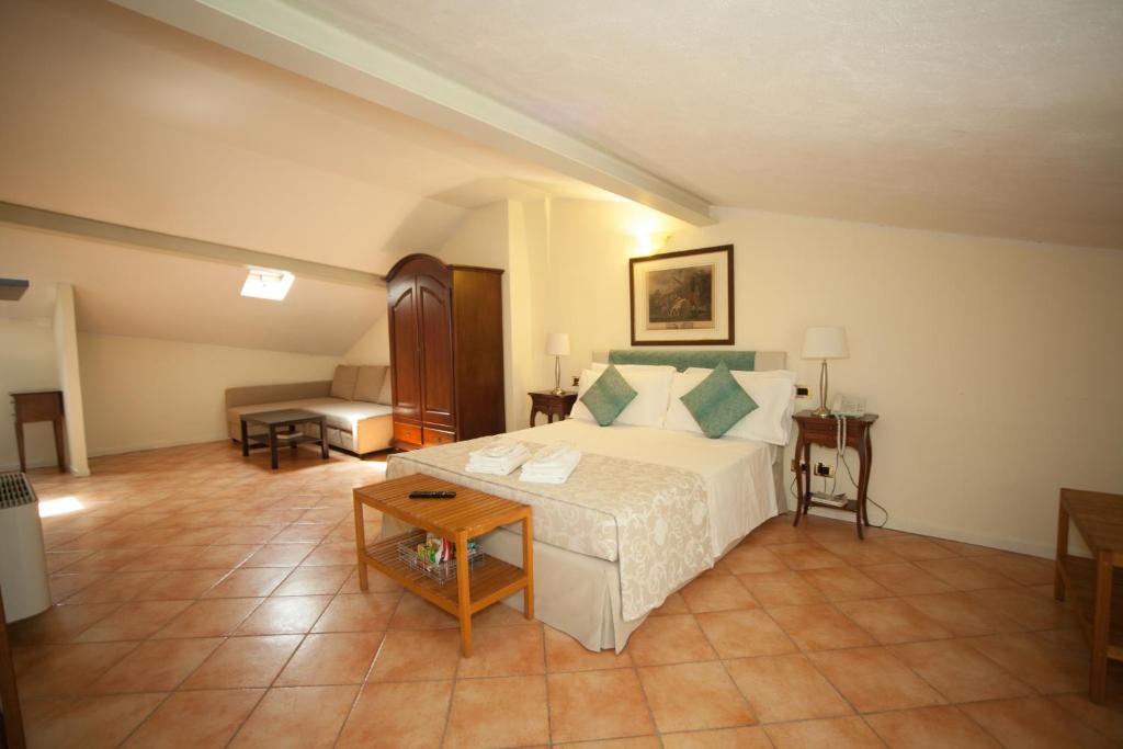 Postel nebo postele na pokoji v ubytování Albergo Orologio