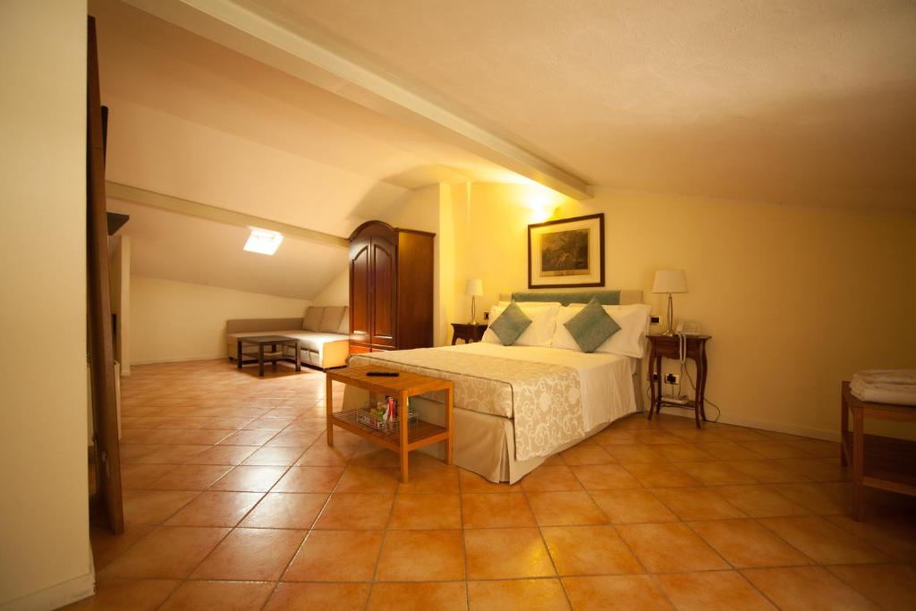 Postel nebo postele na pokoji v ubytování Albergo Orologio