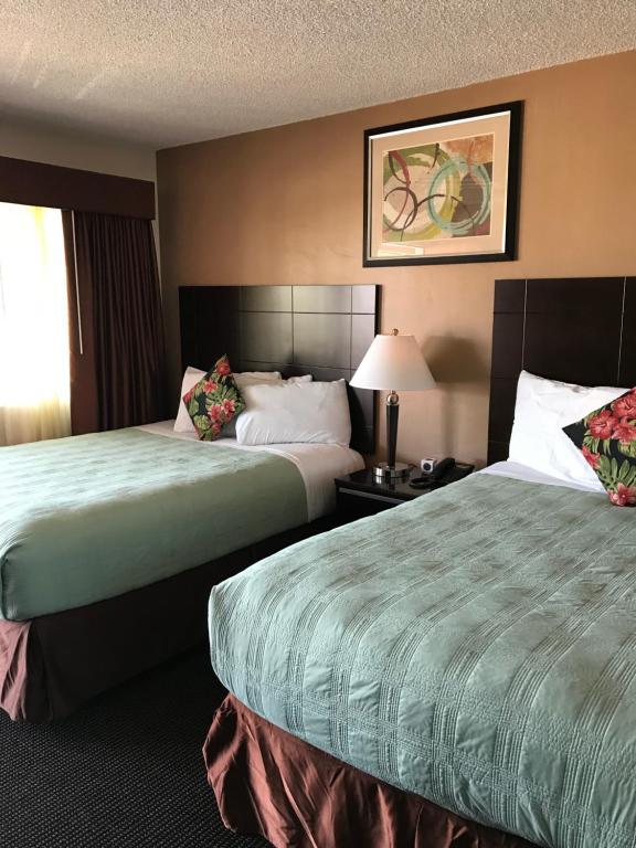 a hotel room with two beds and a lamp at Morro Crest Inn in Morro Bay