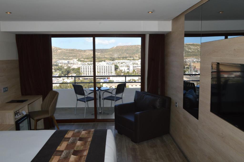 Anezi Tower Hotel - Premium Kamer Met Uitzicht Op De Bergen