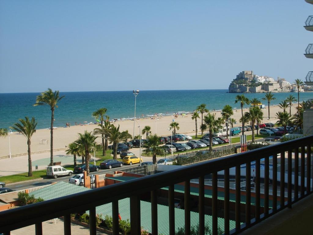 Apartamento 1ª linea de playa con piscina en edificio Albatros II
