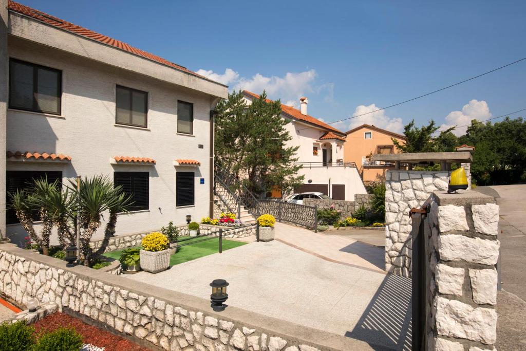 Budova, v ktorej sa apartmán nachádza