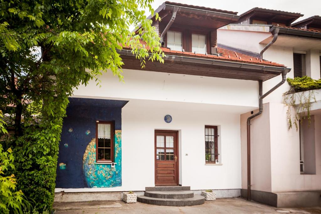 House Aurora - FREE Parking - Квартира