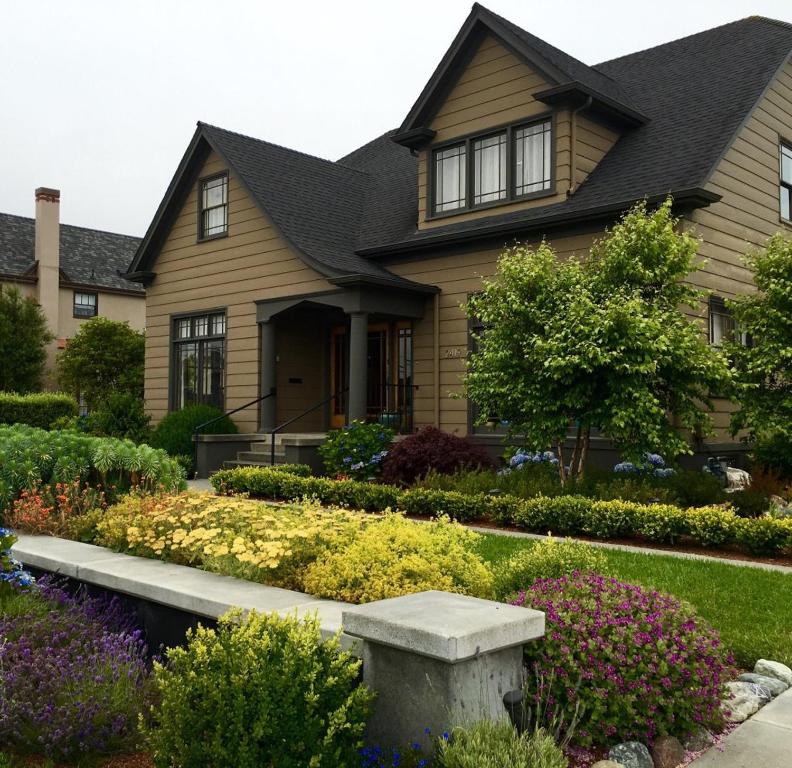 a house with a bench in front of it at Hydrangea Inn in Eureka