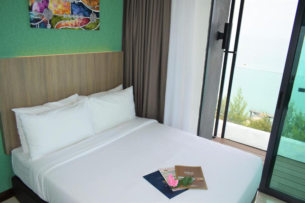 Postel nebo postele na pokoji v ubytování D'Wharf Hotel & Serviced Residence