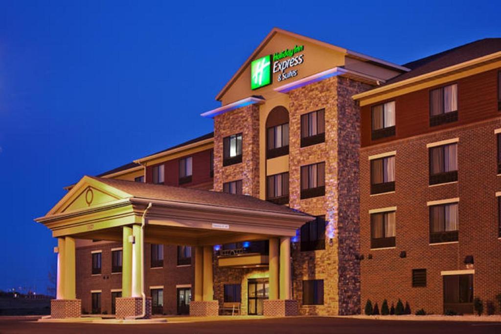 a hotel with a sign on the front of it at Holiday Inn Express & Suites Sioux Falls Southwest by IHG in Sioux Falls