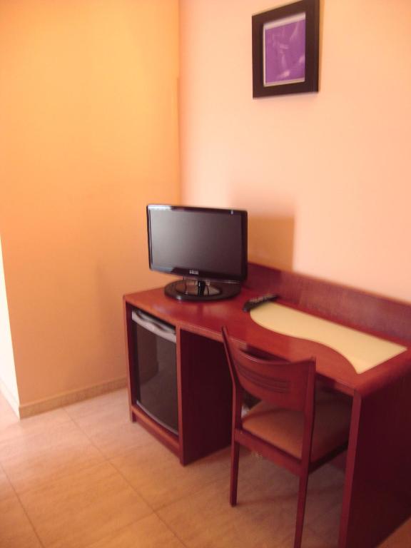TV a/nebo společenská místnost v ubytování Hotel Sant Quirze De Besora