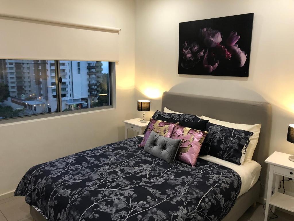 A bed or beds in a room at Darwin-Ocean views, tropical getaway, pool & aircon