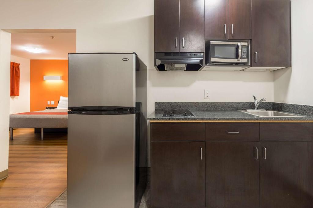 Kuchyň nebo kuchyňský kout v ubytování Motel 6-Greenville, SC