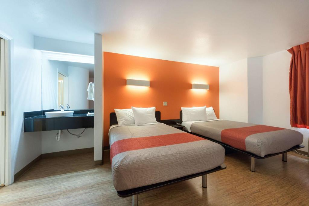 Motel 6-Dallas, TX - Northeast - Habitación Cuádruple - No Fumadores