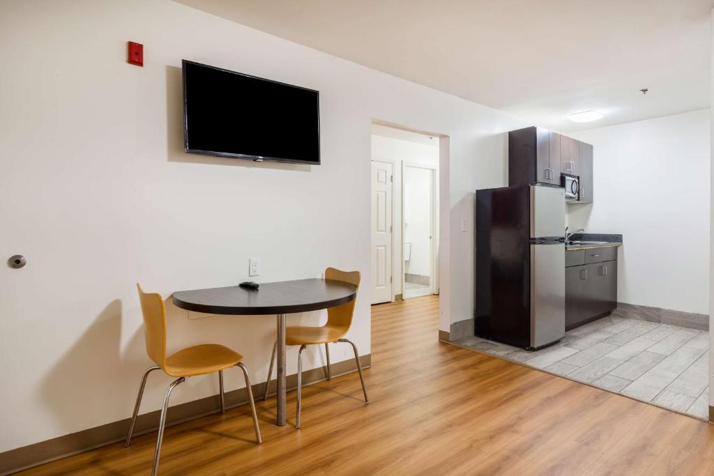 Kuchyň nebo kuchyňský kout v ubytování Motel 6-Greenville, SC