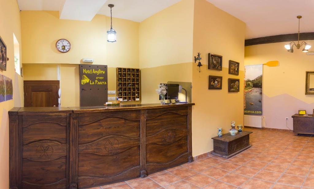 Kuchyň nebo kuchyňský kout v ubytování Hotel El Angliru