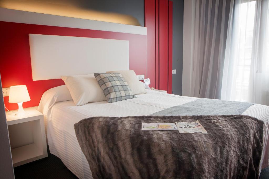 Posteľ alebo postele v izbe v ubytovaní Hotel Spa El Muelle de Suances