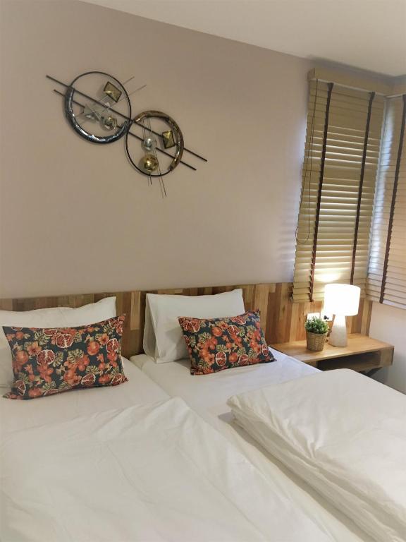 Postel nebo postele na pokoji v ubytování Bangkok Saran Poshtel