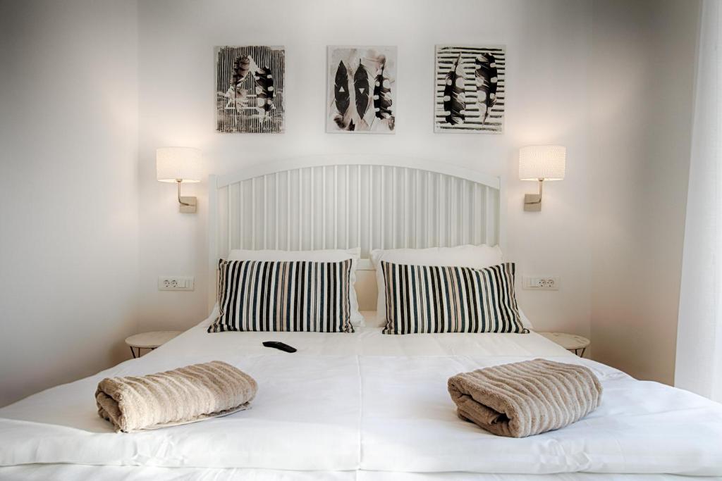 Postel nebo postele na pokoji v ubytování Seafront rooms Koluna