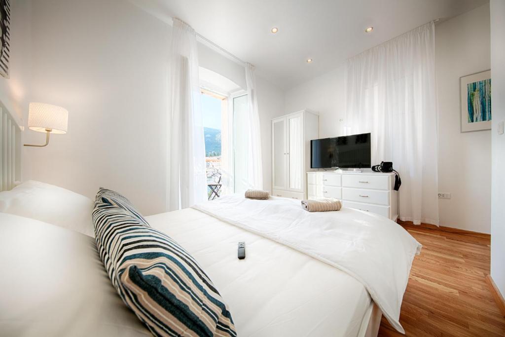 Postel nebo postele na pokoji v ubytování Seafront rooms Koluna