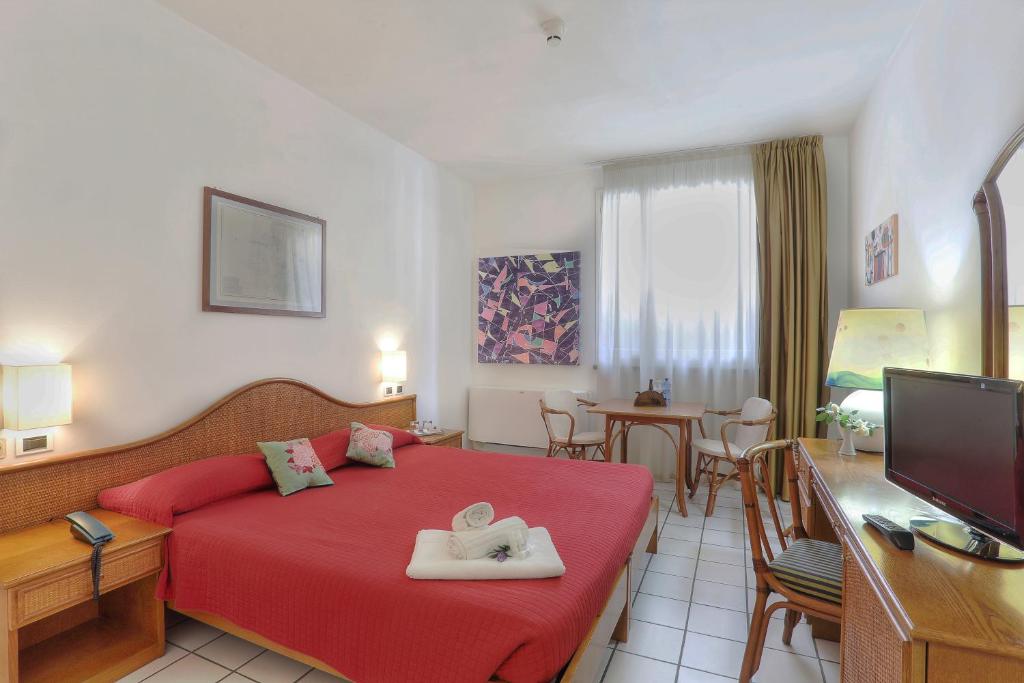 TV a/nebo společenská místnost v ubytování Hotel Yacht Club