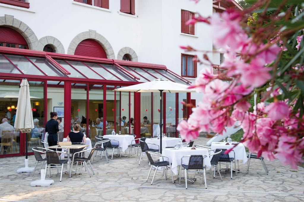 Restaurace v ubytování Hôtel & Résidence Vacances Bleues Orhoïtza