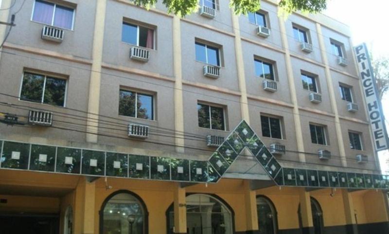 a building with a sign on the front of it at Prince Hotel in Ribeirão Preto