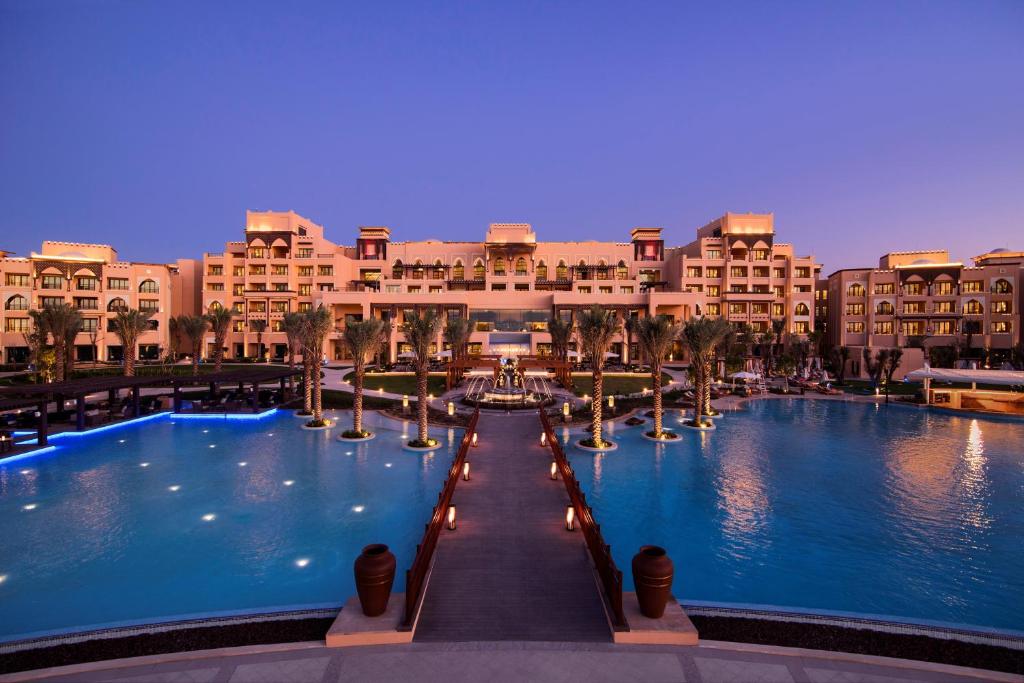 Bassein majutusasutuses Saadiyat Rotana Resort and Villas või selle lähedal