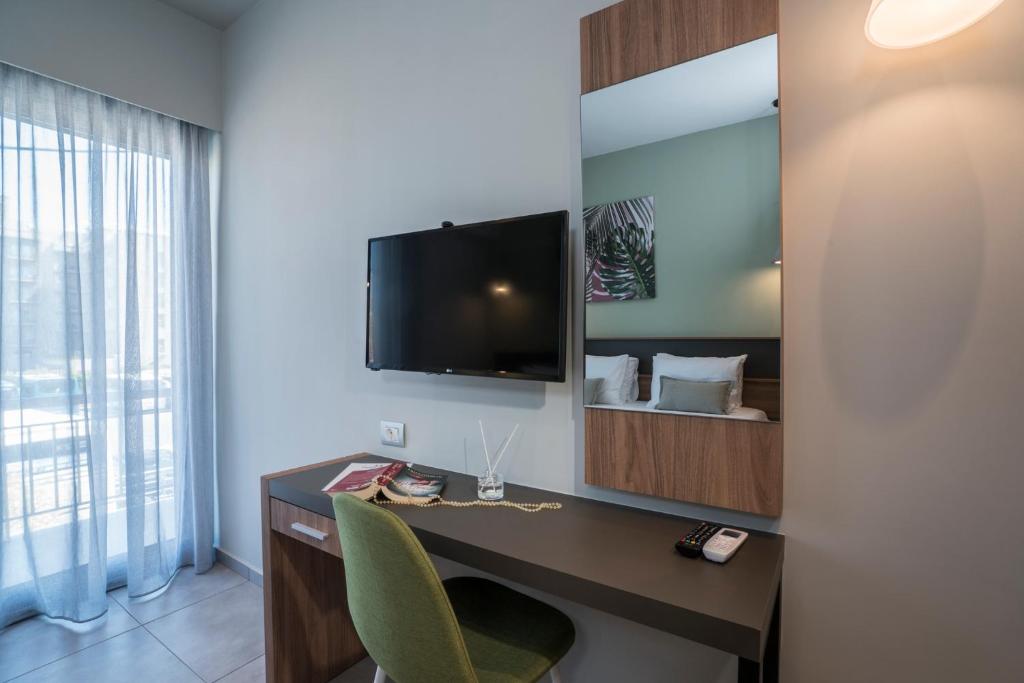 A television and/or entertainment centre at Mediterranean Luxury Apartment