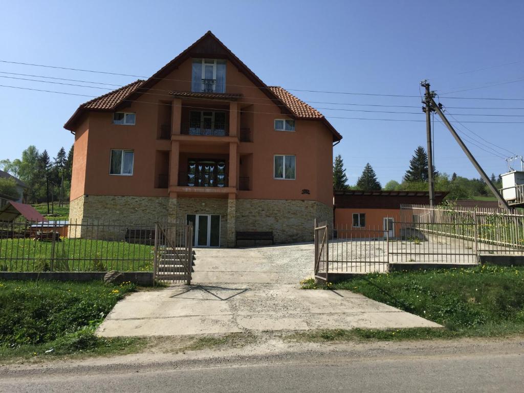 Budova, kde se prázdninový dům nachází