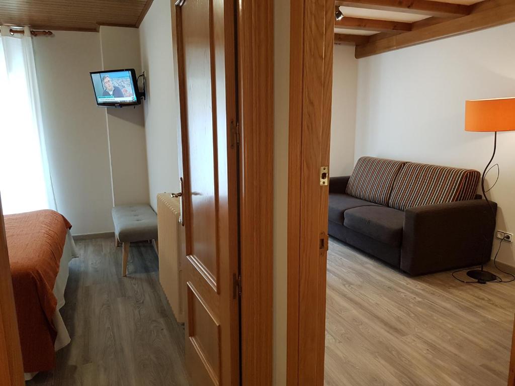 Hotel Sant Roc - Habitación Triple (2 Adultos + 1 Niño)