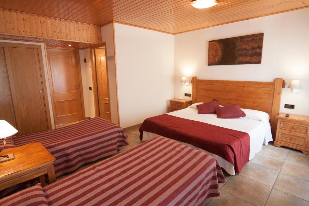 Hotel Sant Roc - Habitación Cuádruple (2 Adultos + 2 Niños)