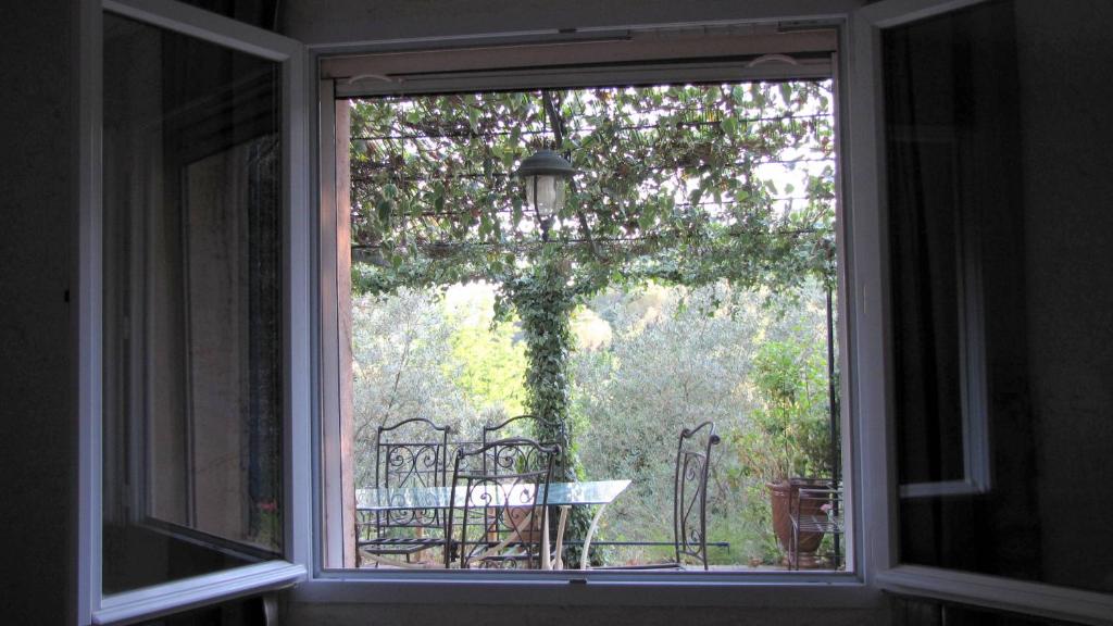 Balkón nebo terasa v ubytování Appartement en pleine nature avec piscine chauffée