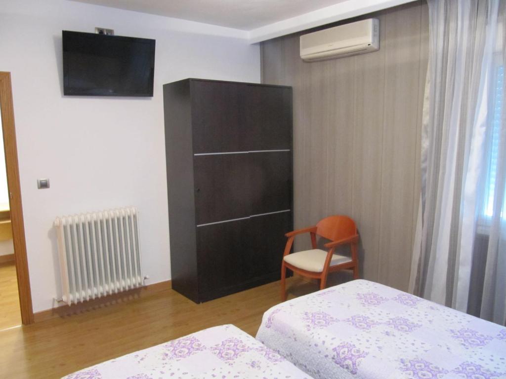 Hotel Corona de Castilla - Triple Room