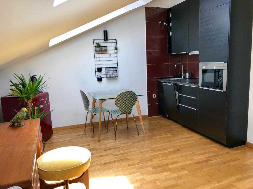 A kitchen or kitchenette at MALAGAJARA 61
