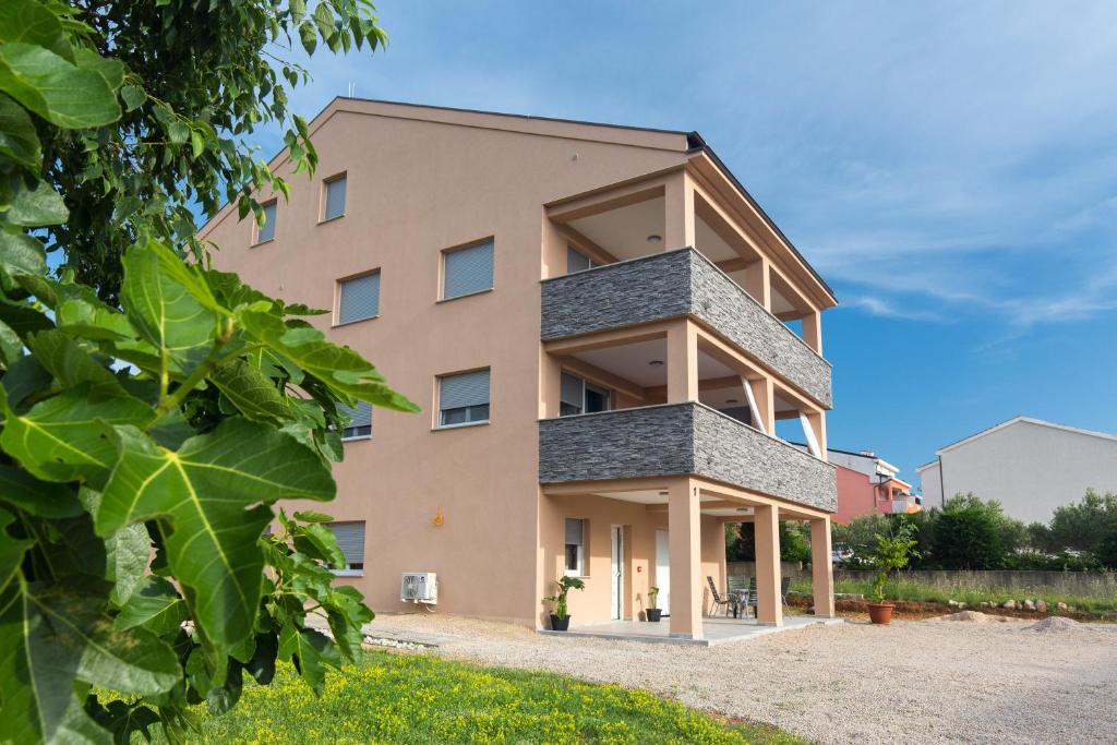 Budynek, w którym mieści się apartament