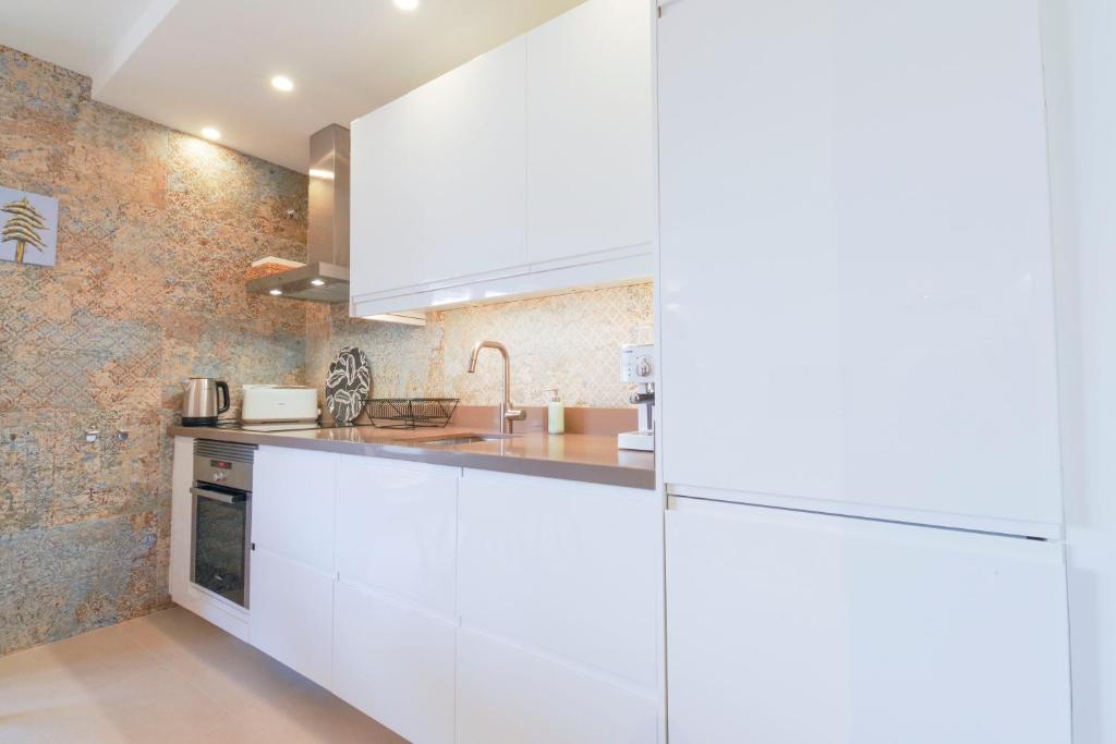 Kuchnia lub aneks kuchenny w obiekcie La Tierra Sur apartment Malaga Center