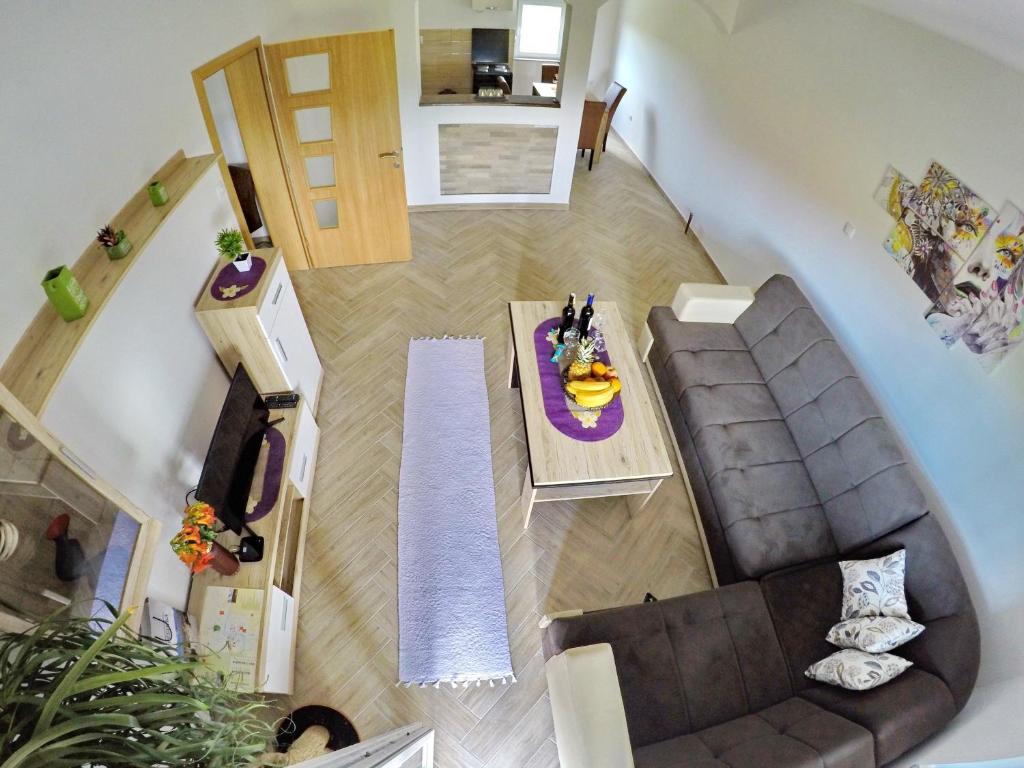 an overhead view of a living room with a couch and a table at Apartments Pravica in Trebinje