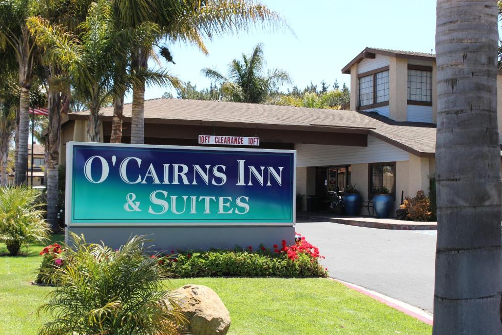 a sign for a carning inn and suites at O'Cairns Inn and Suites in Lompoc